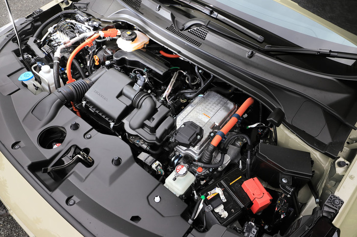 パワーユニットは1.5リッターエンジンとモーター、ジェネレーターの組み合わせ。高速巡行時を除くと、もっぱらモーターが走行を担う。