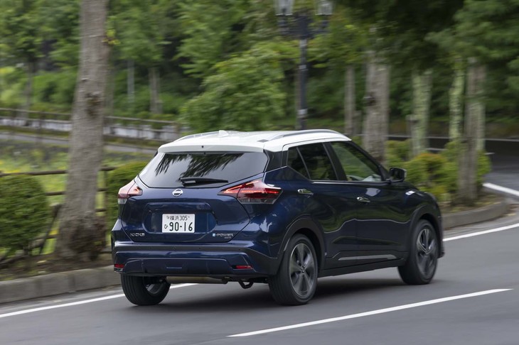 基本的には常時後輪も駆動するフルタイム4WDとして走行。悪路や雪道ばかりでなく、ワインディングロード等での走りの楽しさも追求されている。