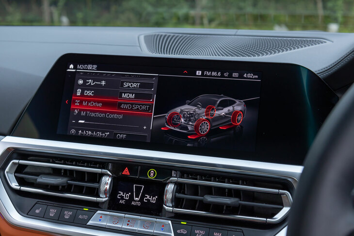 3種類の走行モードとは別に、パワートレインやドライブトレインの制御の組み合わせは、ドライバーが任意で調整・設定が可能だ。
