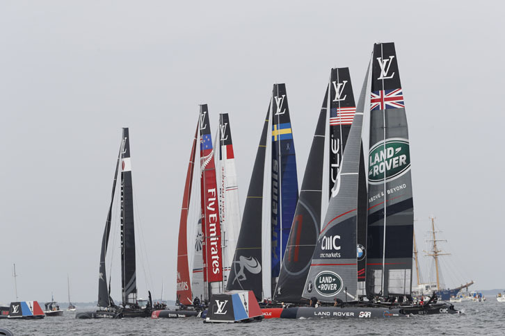 アメリカズカップ・ワールドシリーズを戦ってきた6チームは、今後、2017年5月に“クオリファイアーズ”と呼ばれる総当たり戦に進む。