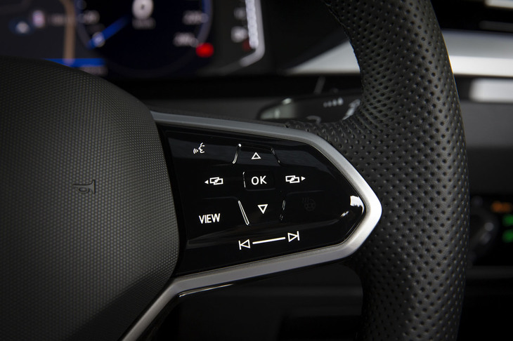 フォルクスワーゲン・アルテオン（ステアリングホイールスイッチ）