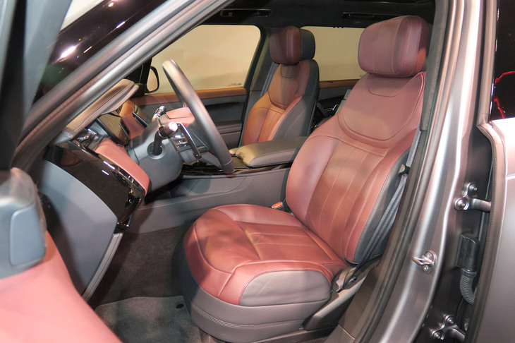 ランドローバー・レンジローバー スポーツ（フロントシート）