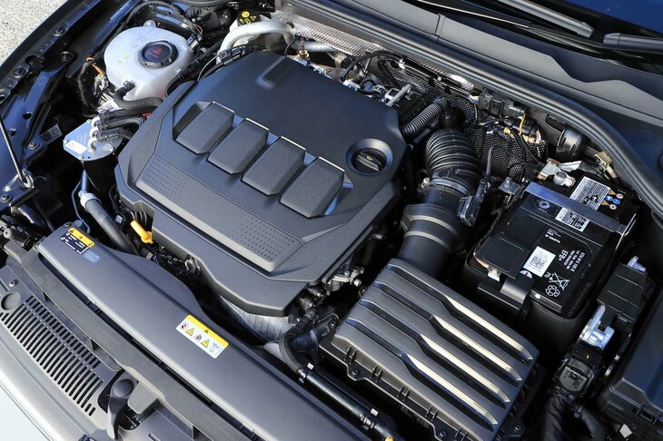 可変式ガイドベーン付きターボチャージャーを備える、2リッター直4ディーゼルエンジン。1600rpmという低回転域から360N・mもの最大トルクを発生する。