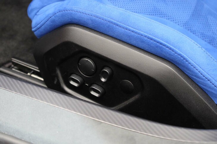 トヨタFT-Se（シートの調整スイッチ）