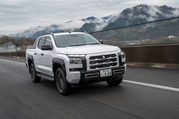 エンジンは新開発の2.4リッター4気筒ディーゼルターボエンジン。タイには最高出力が150PS版と184PS版もあるが、日本仕様は204PSの一番強力なバージョンだ。