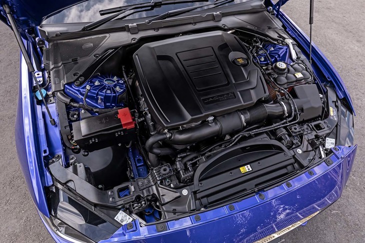 「XE 2.0プレステージ」に搭載される2リッター直4 DOHC 16バルブ ターボエンジン。最高出力200ps、
	最大トルク320Nmという実力。