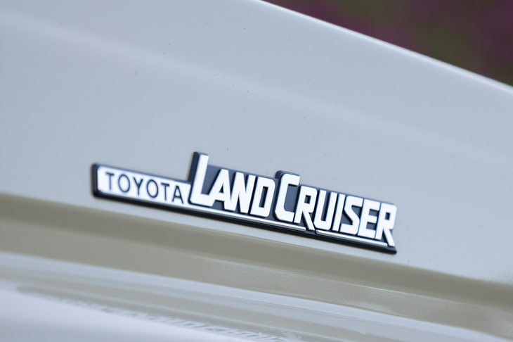 1951年の「トヨタ・ジープBJ型」を起源に持つクロスカントリーモデル「ランドクルーザー」。ランドクルーザーという名前となったのは1954年のことで、今日に受け継がれる車名としては、日本最古の歴史を誇る。