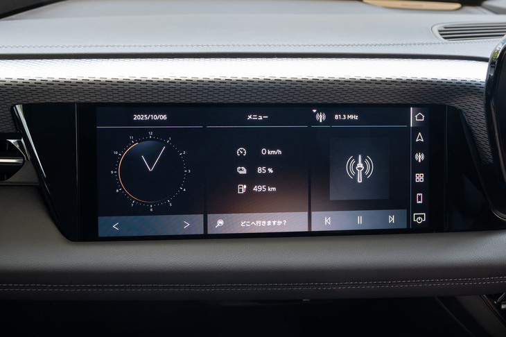 パッセンジャーディスプレイはBang＆OlufsenのサウンドシステムやARヘッドアップディスプレイなどとともに、「テクノロジーパッケージ」として用意。単独で選ぶことはできない。