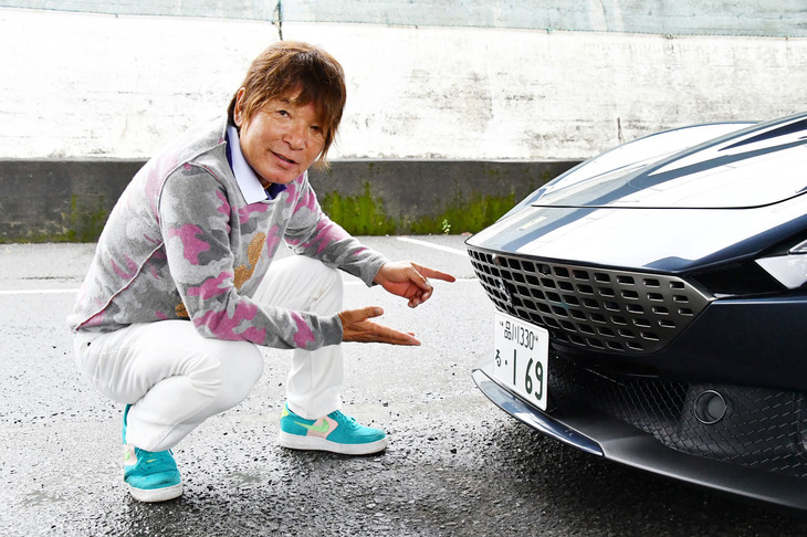 「特徴的な『ローマ』のフロントフロントマスクが、かつて憧れた『フェラーリ・ピニン』のグリルデザインと重なって、そこにグッときますよ」と熱く語った池沢先生。フェラーリ・ピニンは1980年のトリノモーターショーで発表された、ピニンファリーナ設立50周年を記念する4ドアのコンセプトカーであった。