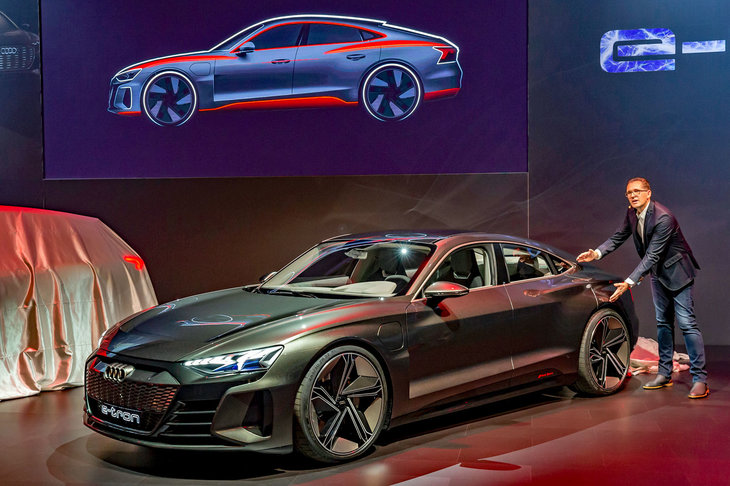 電動ハイパフォーマンスカーのコンセプトモデル「e-tron GTコンセプト」。「Audi Tech Day e-mobility」の会場にて。
