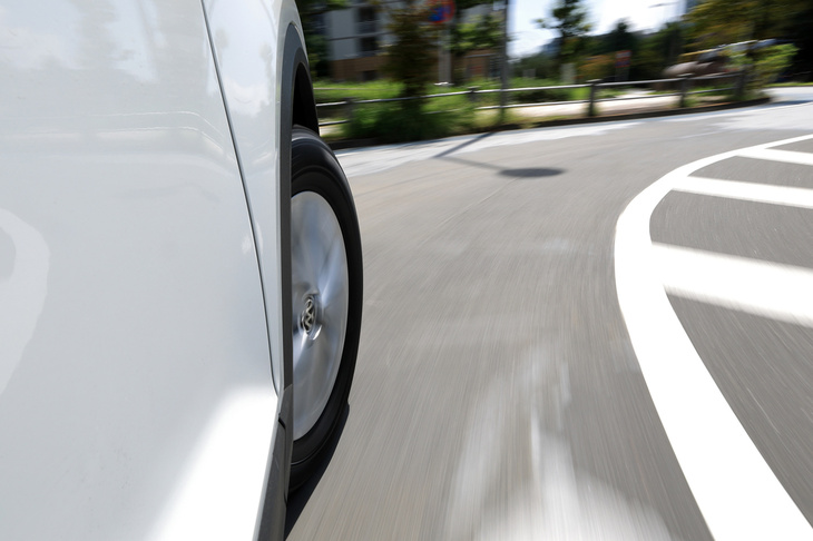 コーナリングでも操舵フィールに曖昧なところはなく、ドライバーの小さな操作にもリニアに応えてくれる。