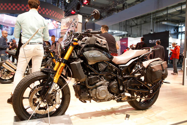 2018年のINTERMOTでフラットトラッカースタイルの新型車「FTR1200」を発表したインディアン。EICMAでは、そのFTR1200にアクセサリーパーツをセットアップした「スポーツ」「トラッカー」「ツアー」「ラリー」の各モデルを発表した。写真はサイドバッグやタンクバッグなどを装着したツアーコレクション。