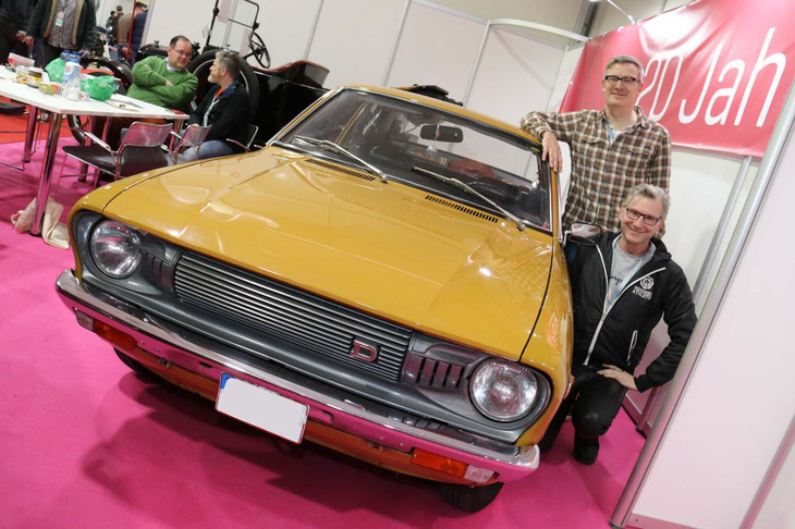 クラブ「クィアレンカー」のスタンドに展示されていた1974年「ダットサン120Y」。2018年3月、テヒノクラシカ・エッセンにて。