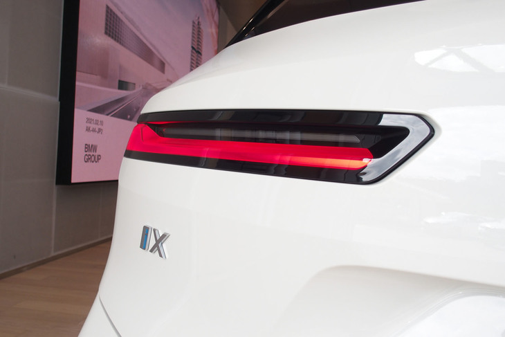 BMW iX（リアコンビネーションランプ）