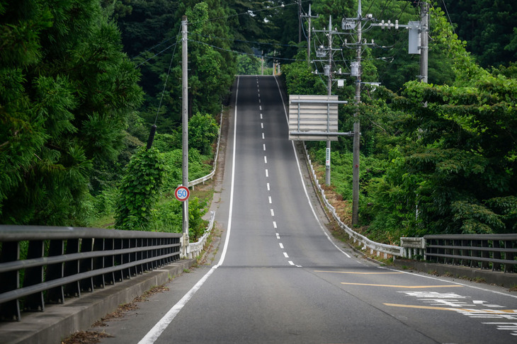 STIが“赤城のニュル”と呼ぶ“からっ風街道”。「スバロード」アプリでは「赤城山の南麓を駆け抜ける爽快なワインディングロード。森の中を抜ける走りや程よいアップダウンが、まるでニュルブルクリンクのような高揚感をもたらします」と紹介されている。