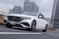 クルマという特殊な空間では、快適な乗り心地や操作性のよさも、音響空間を構成する重要な要素になる。乗り心地が悪かったり運転がしづらいクルマでは、乗員はリラックスして音楽をたのしめないだろう。