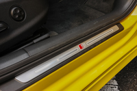 「Sラインパッケージ」装着車には専用のサイドシルパネルが採用される。