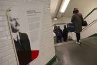 パリのジャヴェル=アンドレ・シトロエン駅には、アンドレの肖像と略歴が。