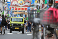 第2特集のシティーカー特集では、シティーカーと呼ぶにふさわしいコンパクトモデルを紹介します。街で、オフローダー「スズキ・ジムニー」からはどのような印象が得られるのでしょうか。(photo：荒川正幸)