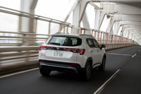 サスペンションはフロントがストラットでリアがトーションビーム。実用車として普通の足まわりであり、快適だとかスポーティーだとかで語るべきではないだろう。