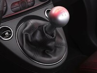 160台限定！ 「アバルトF595」のオープントップ＋MTバージョン発売の画像