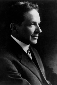 ウィリアム・クレイポ・デュラント（1861-1947）　
	ゼネラルモーターズの創設者。GM退社の後もさまざまな自動車メーカーを興し、また他業種にも手を伸ばすなど、事業家として精力的な活動を続けた。