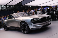 プジョーの「eレジェンドコンセプト」は、往年の「504クーペ」がモチーフ。ただし同ブランドはプレスブリーフィングを省略した。