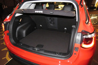 カーゴルームは荷物の量や大きさに合わせて高さの調整が可能。