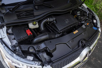 フロントに搭載される2.1リッター直4ディーゼルターボエンジンは、最高出力163PS、最大トルク380N・mを発生。7段ATと組み合わされる後輪駆動のみの設定となる。