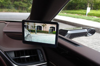 新機軸のデジタルアウターミラーも体験したが、まだ万全とはいえない仕上がりだった。