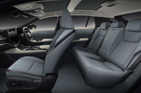 ウルトラスエードが用いられた「レクサスRZ」のキャビン。ウルトラスエードは植物由来の原料でつくられた東レの人工皮革で、手触りのよさや質感、高い耐久性などを特徴としている。