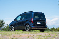 ガソリン車で3種類、ディーゼル車で2種類あったグレードの設定がなくなり、それぞれ旧来の最上級グレード「インテンス」相当の装備を持つ1グレードのみの設定に。グレード名自体が廃止されている。