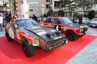 過酷な戦いの痕跡もそのままに日産が保存している2台の「サファリラリー」総合優勝車。右が1970年の「ダットサン・ブルーバード1600SSS」、左が1973年の「ダットサン240Z」。