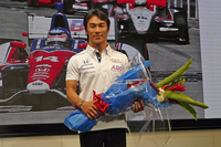 佐藤琢磨が日本へ凱旋、インディカー初優勝を報告の画像