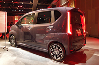 「ムーヴカスタムRS“SA”」のリアビュー。