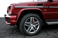 タイヤサイズは275/50R20。AMGの5ツインスポークアルミホイールが標準。