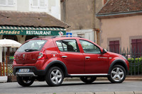 「ダチア・サンデロ ステップウェイ」のボディーサイズは、全長4024mm、全幅1753mm、全高1750mm。