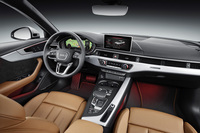 「アウディA4」のインテリア。
    