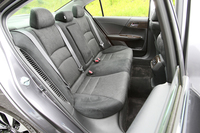 リアシートは「身長185cmの大柄な人でもゆとりを持って座れるように設計した」とのこと。
    