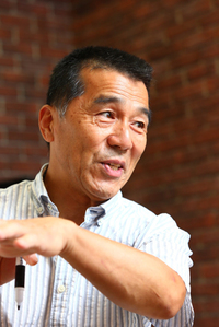 國政久郎氏
	大手自動車部品メーカーのテクニカルアドバイザーや評価ドライバー教育などに携わる、サスペンションや車両評価のスペシャリスト。サスペンションチューニング専門ショップ・オリジナルボックス代表。