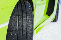 試乗はクローズドコース内で行われ、テスト車にはスタッドタイヤが装着されていた。