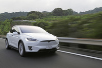 試乗した「P90D」の動力性能は、0-100km/h加速が3.9秒で最高速は250km/h。