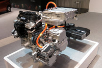 「e-POWER」のカットモデル。エンジンは発電のみを行い、モーターが駆動力を発生する。