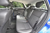 乗車定員は5人。リアシートは6：4の分割可倒式となる。