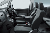 三菱、「デリカD：5」を一部改良の画像