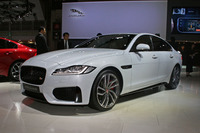 新型「ジャガーXF」。国内では2015年9月25日に受注が開始されている。