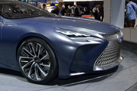 レクサスLF-FC：外観の美しさにシビレましたの画像