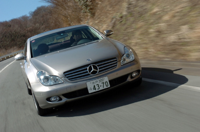 【スペック】全長×全幅×全高＝4915×1875×1390mm／ホイールベース＝2855mm／車重＝1780kg／駆動方式＝FR／5リッターV8SOHC24バルブ（306ps/5600rpm、46.9kgm/2700-4250rpm）／価格＝1029万円（テスト車＝1037万4000円）/パークトロニック=8万4000円）