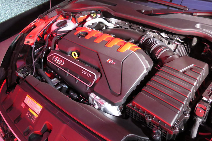 アウディTT RSクーペ（エンジン）