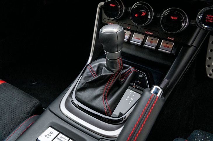 新型スバルBRZ（6段ATのシフトセレクター）